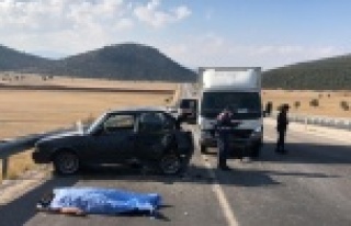 Kamyonetin arkadan çarptığı otomobil sürücüsü...