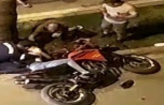 Kasksız motosiklet sürücüsü ölümden öndü,...