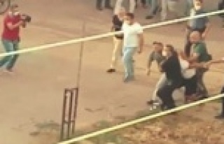 Kelepçeleri gizleyip polisten kaçan şüpheli 1...