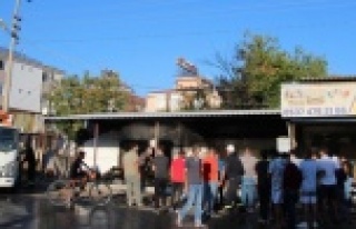 Mobilya deposunda korkutan yangın