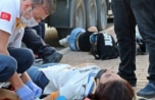 Personel servisi tıra çarptı: 12 yaralı var