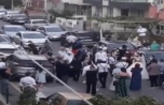 Sokağa taşan maskeli sosyal mesafesiz düğün!