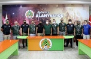 Taraftardan kamuflaj formaya destek