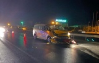 Ticari taksiyle motosiklet çarpıştı: 2 yaralı