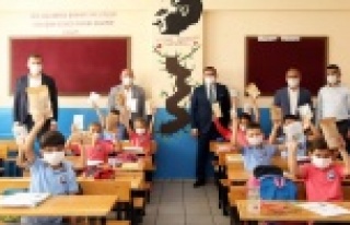 Yücel'den ilk derste öğrencilere sürpriz...