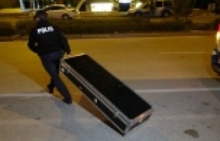 2 metrelik şüpheli müzik aleti kutusu polisi alarma...