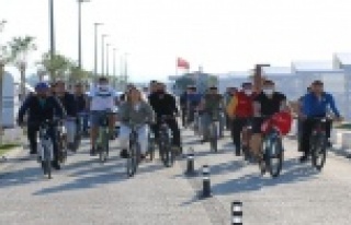 AK Partili Çokal gençlerle pedal çevirdi