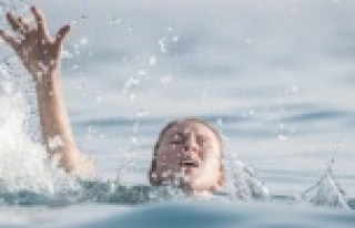 Alanya'da boğulma tehlikesi geçiren kadın...