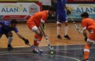 Alanya'da hokey fırtınası başladı