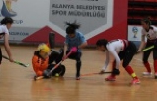 Alanya'da Kadınlar Salon Hokeyi Süper Lig müsabakaları...