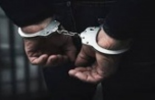 Alanya'da krom profil çalan hırsızlar jandarmadan...