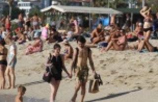 Alanya'da sahiller tıklım tıklım