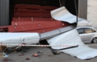 Alanya'da üzerine tonlarca demir düşen hurdacıdan...