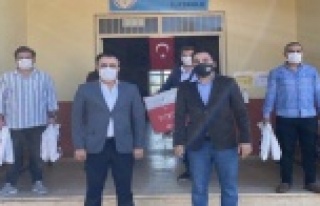 Alanya Ülkü Ocakları’ndan öğrencilere hediye