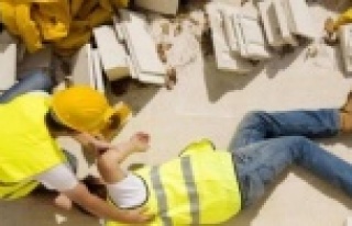 Alanya’da inşaat iskelesinden düşen işçi yaralandı