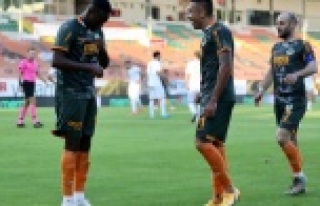 Alanyaspor, Konya'yı yenip liderliğe devam...