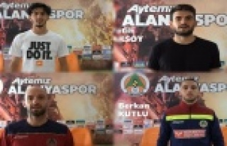 Alanyasporlu futbolculardan lösemili çocuklara klipli...