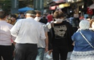 Antalya’da denetimlere rağmen sosyal mesafe yok