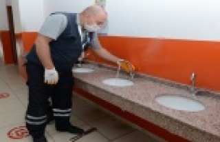 Büyükşehir bozuk okul ve cami musluklarını yeniliyor