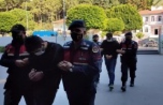 Çaldıkları inşaat malzemelerini hurdacıya satan...