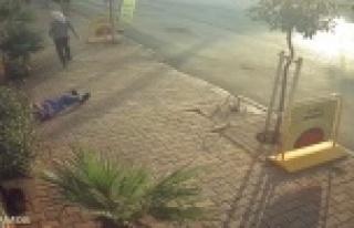 Engelli yaşlı kadını itip yere düşürdü