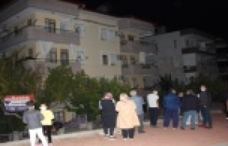 Fayansları birdenbire gürültüyle çöken binada...