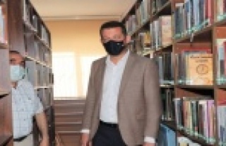 Kaymakam Ürkmezer halk kütüphanesini ziyaret etti