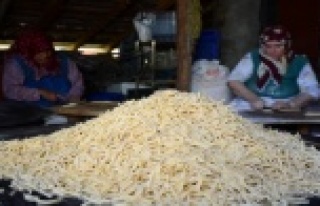 Kışın vazgeçilmez ata lezzeti 'Erişte'...