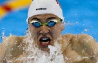 Milli yüzücü Emre Sakçı, 100 metre kurbağalamada...