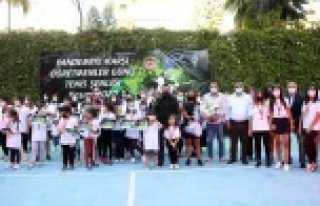 Pandemiye karşı öğretmenler günü şenliği sona...