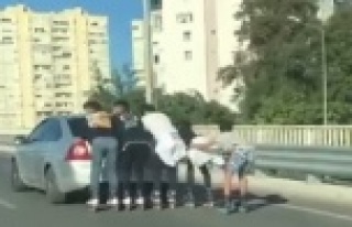 Patenli ve motosikletli gençlerin tehlikeli yolculuğu...