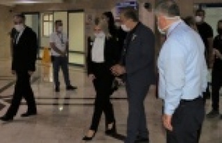 Rektör Özkan, Böcek'i serviste ziyaret etti