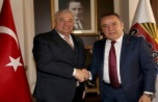 Şahin’den Başkan Böcek’e geçmiş olsun mesajı