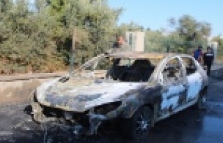 Satmaya hazırlandığı otomobili alev alev yandı