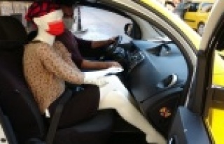 Taksiciden korona virüse cansız mankenli önlem