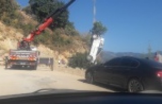 Alanya'da araç uçuruma yuvarlandı! Yaralılar...