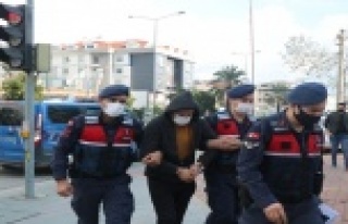 Alanya'da boğazına bıçak dayadığı Rus...