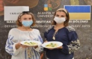 Alanya Hep'in mutfağına giren Ukraynalı öğrenciler,...