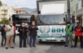 Alanya’dan toplanan TIR dolusu yardım dualarla...