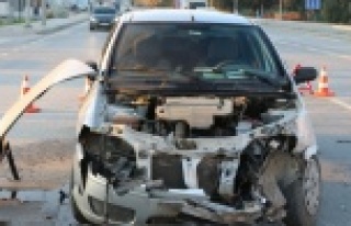 Alkollü sürücü kırmızı ışıkta geçip tankere...