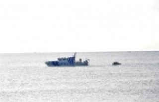 Balıkçı teknesi battı, 3 kişi balıkçılar tarafından...