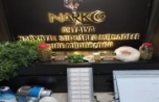 Evde uyuşturucu imalatına suçüstü