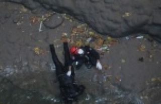 Kayıp gencin cesedi 50 metre derinlikteki obrukta...