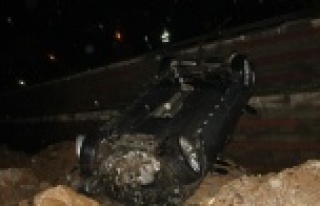 Kısıtlama saatinde bariyerleri parçalayıp 10 metreden...