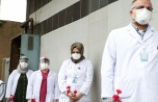 Korona virüsten ölen sağlıkçıların yakınlarına...