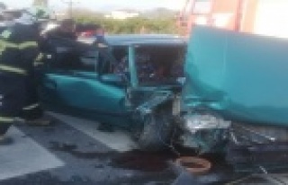 Otomobilde sıkıştı, "Lütfen kesmeyin bacağımı...