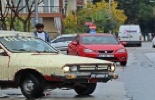 Oyunda iddiayı kaybetti, aracını 11 bin okey taşıyla...