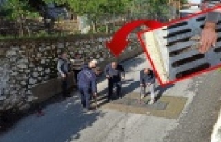 Yağmur suyu mazgalına sıkışan yavru kedi kurtarıldı