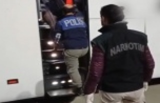 Yolcu otobüsünde uyuşturucu sevkiyatına polis...