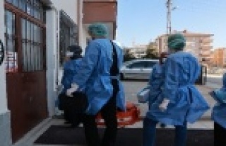 90 yaş ve üzeri vatandaşlara evlerinde aşılama